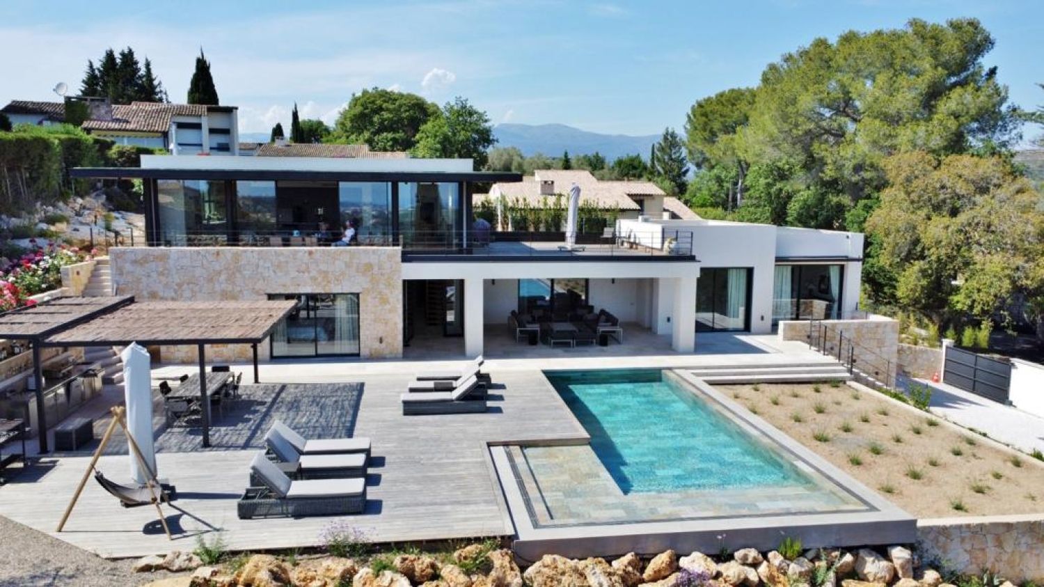 250 m² terrace with sea view