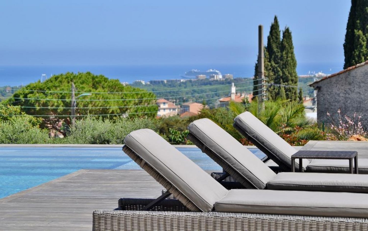250 m² terrace with sea view
