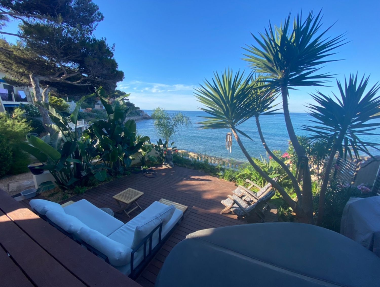 Exceptional sea view terrace 10 m from the beach