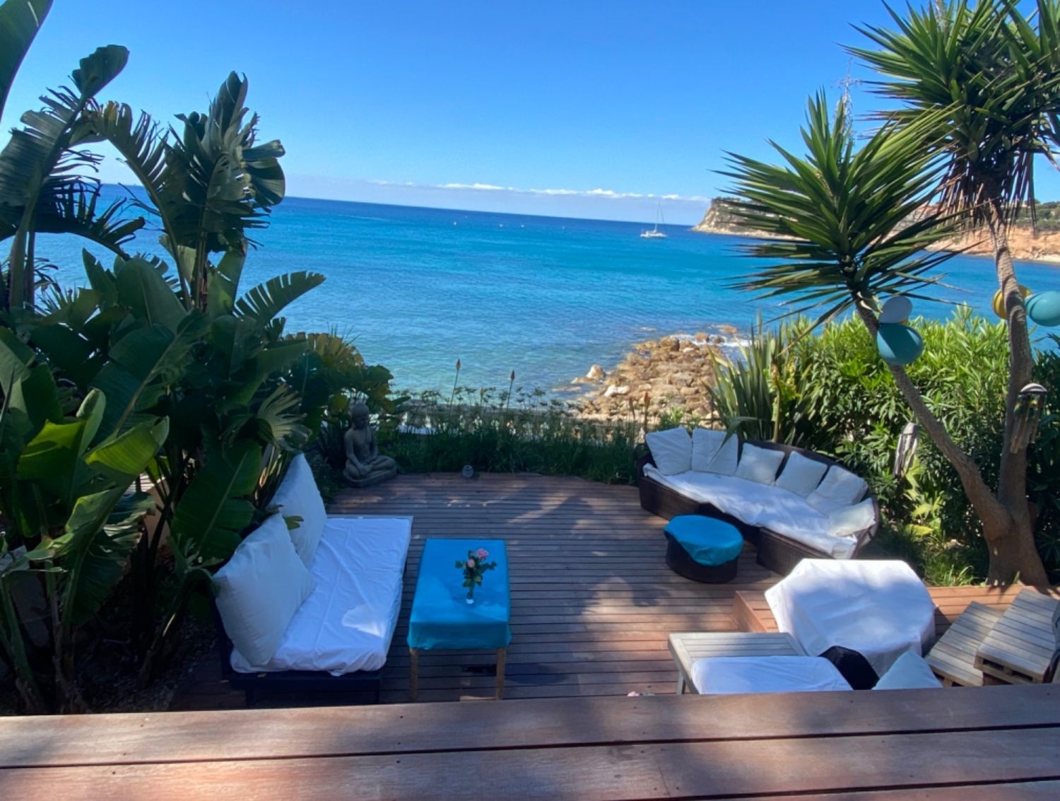 Exceptional sea view terrace 10 m from the beach