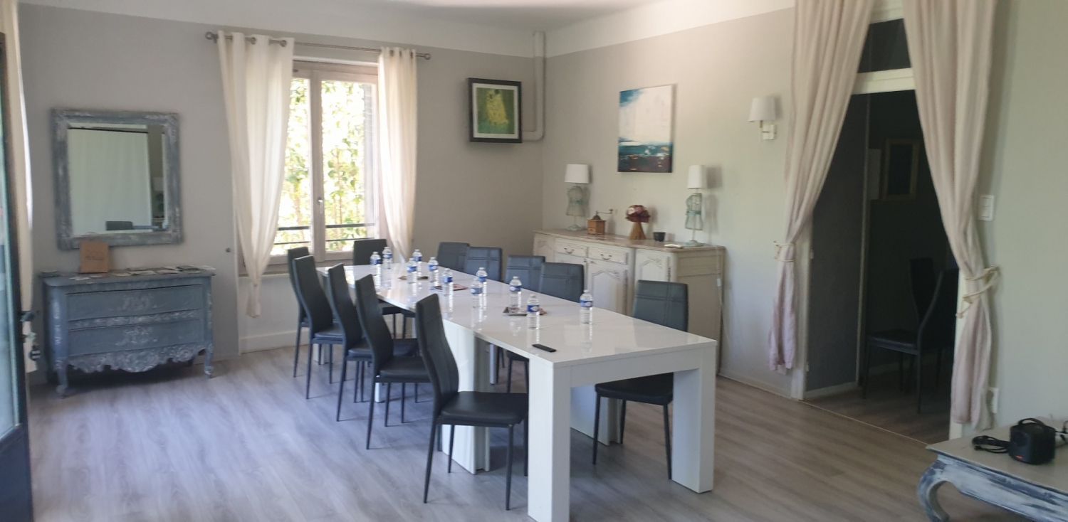 House with a meeting room