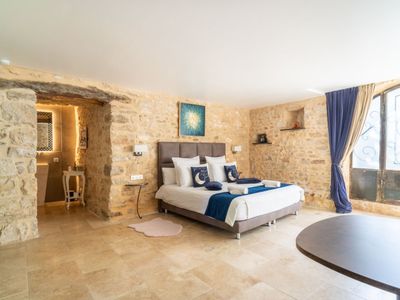 House with a meeting room