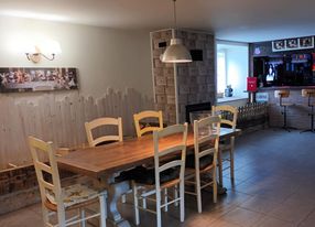 Renovated 300 m² farmhouse with Irish bar