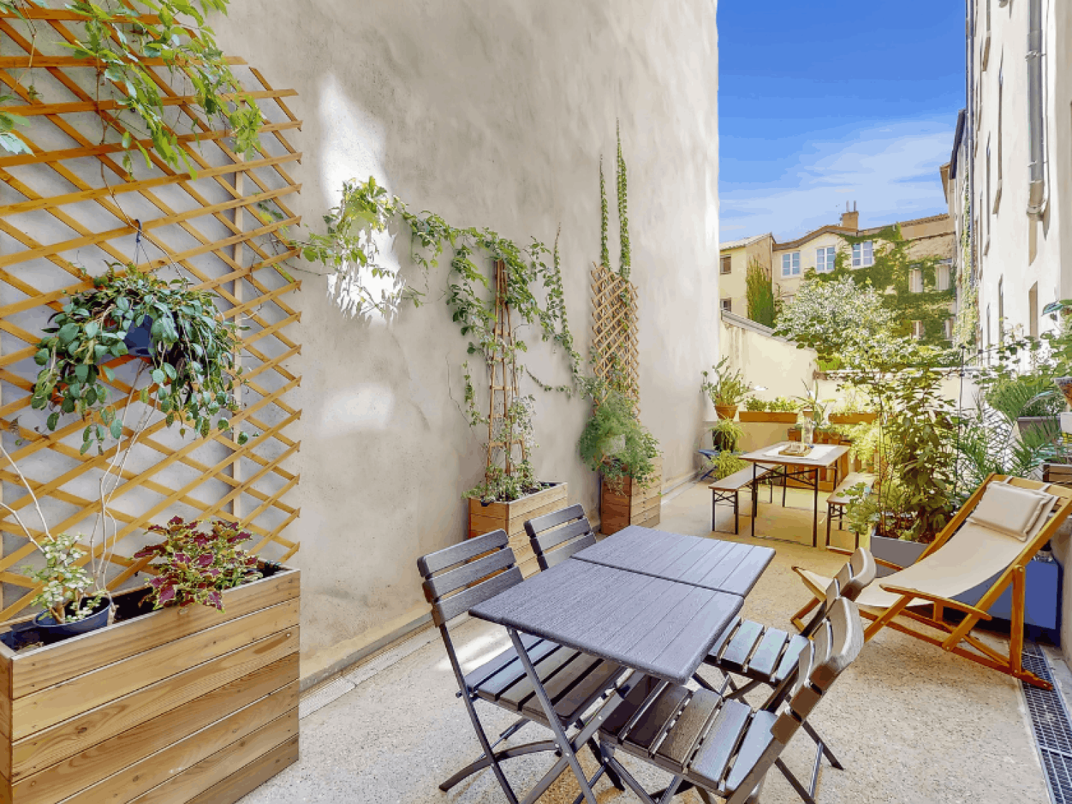 A confidential address on the Lyon peninsula