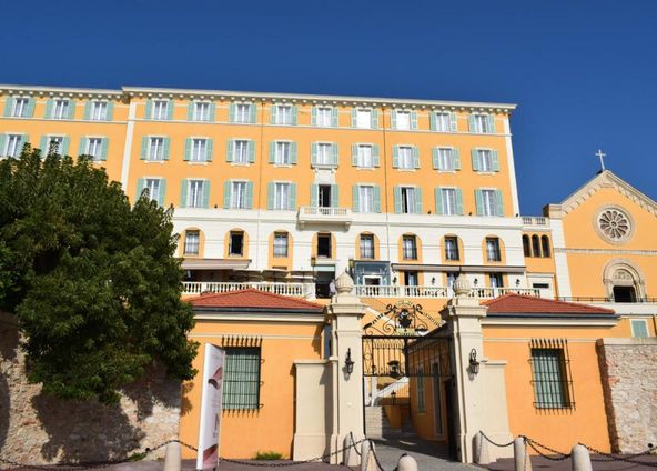 Restaurant and terrace overlooking the bay of Nice