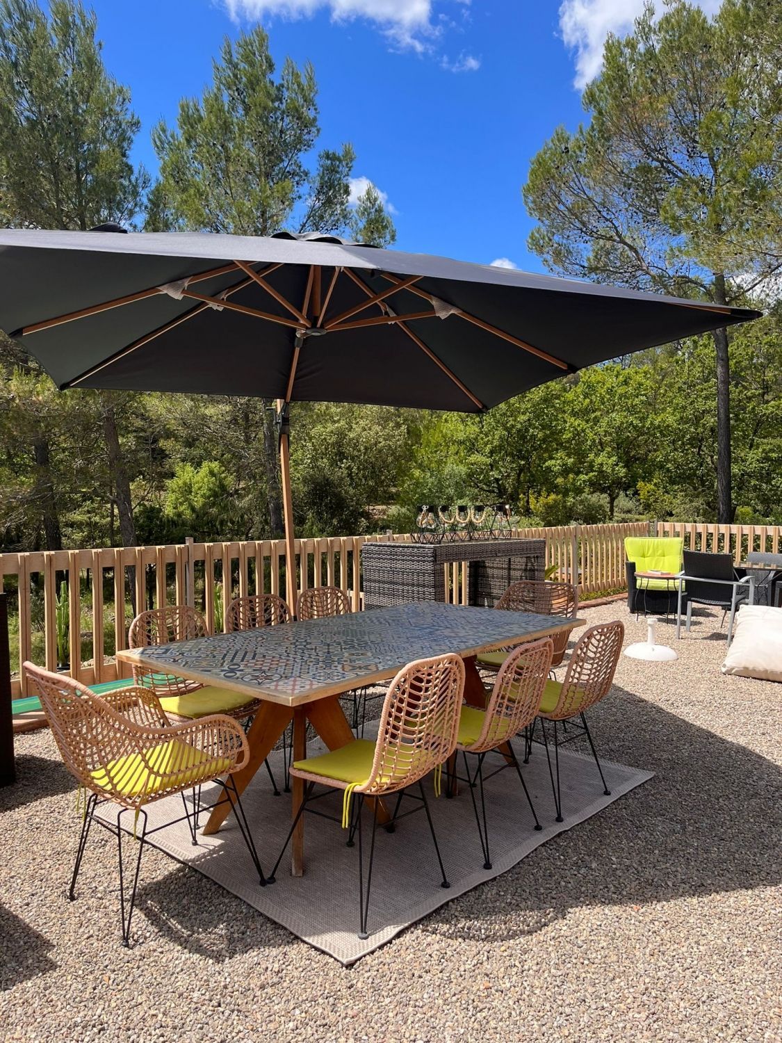 80 m² terrace with swimming pool and 4000 m² park