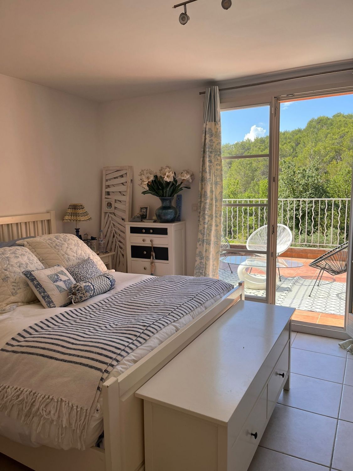 80 m² terrace with swimming pool and 4000 m² park