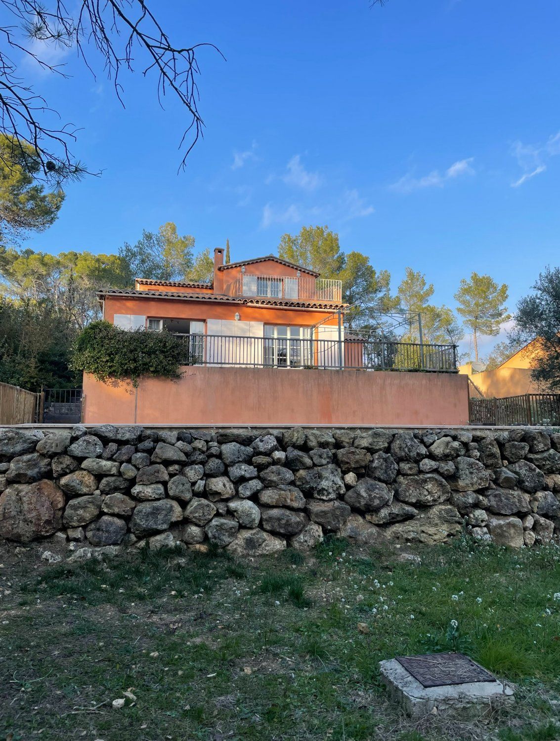 80 m² terrace with swimming pool and 4000 m² park