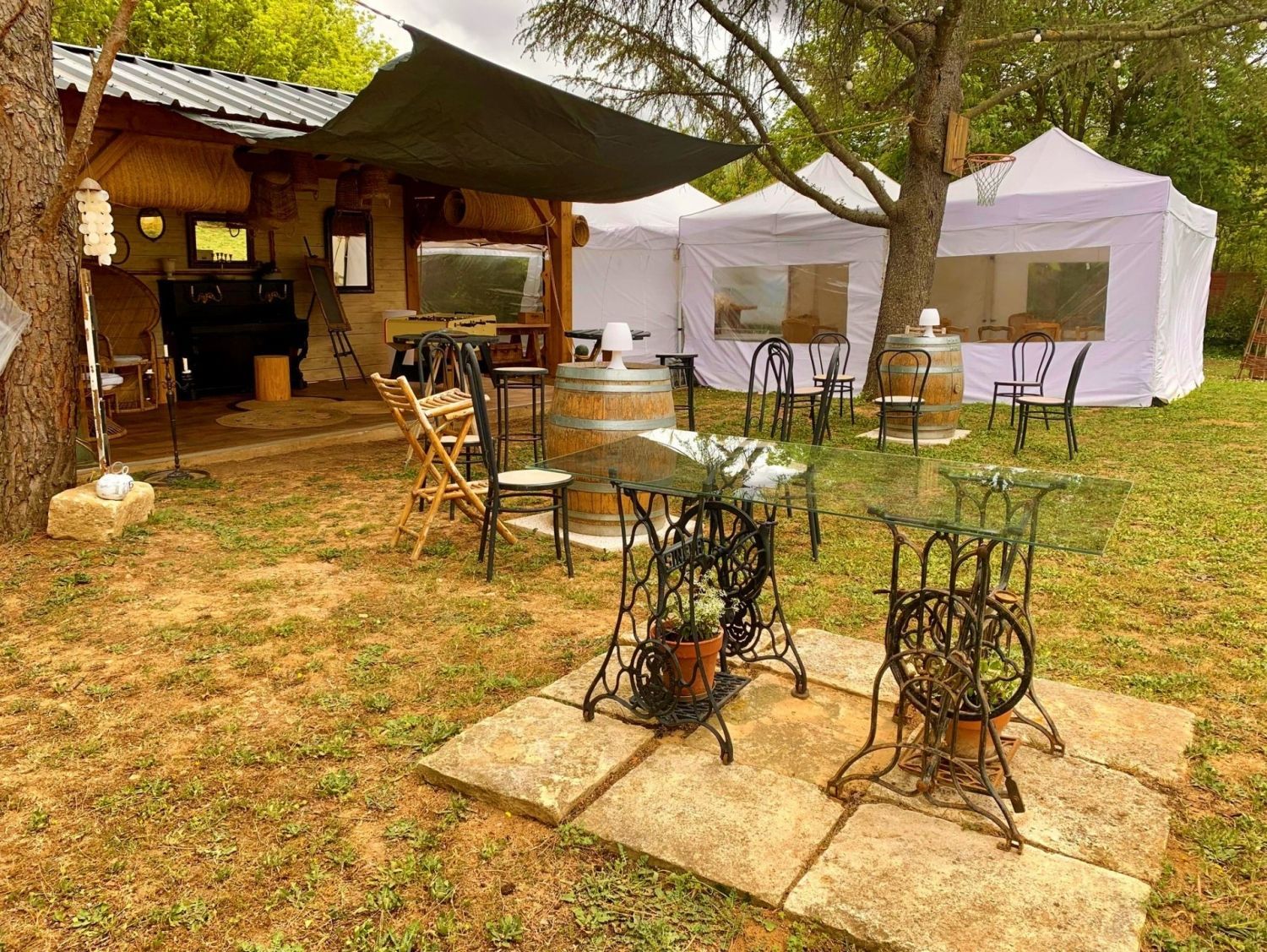 "Un moment en Vaunage" Jardin, piscine, cuisine extérieure 