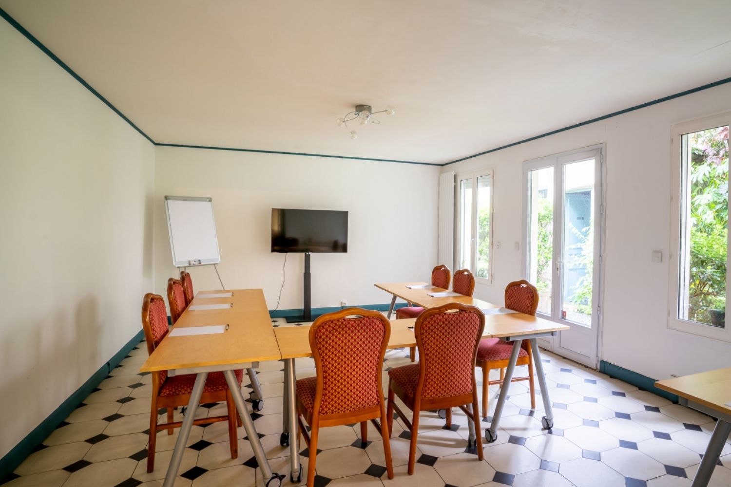 Private Garden Meeting Room in Paris