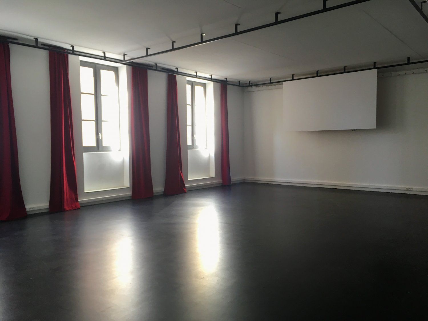 Modern Cannes Venue for Workshops, Meetings & Coworking