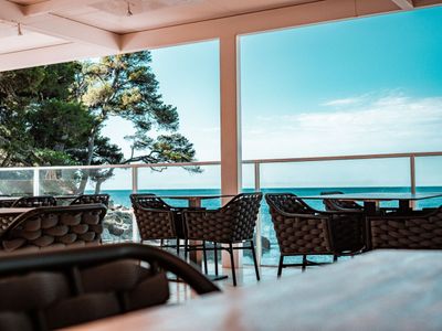 Restaurant “feet in the water”