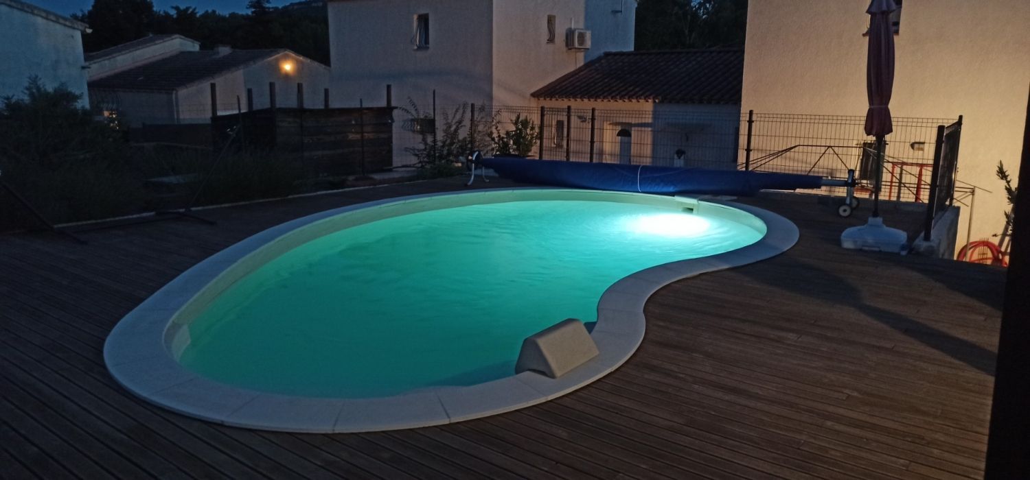 Lieu Privé avec Piscine à Ventabren pour Événements et Rassemblements