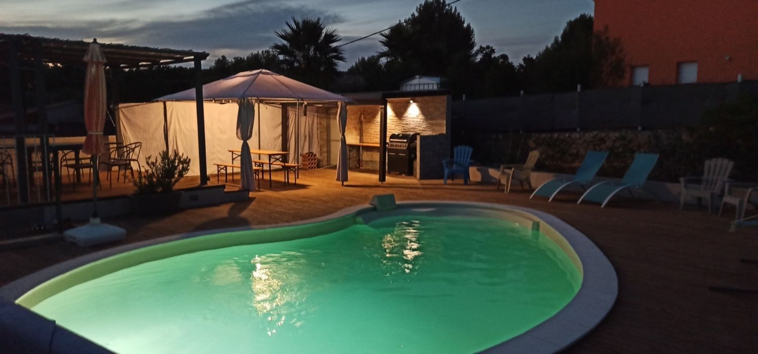 Lieu Privé avec Piscine à Ventabren pour Événements et Rassemblements