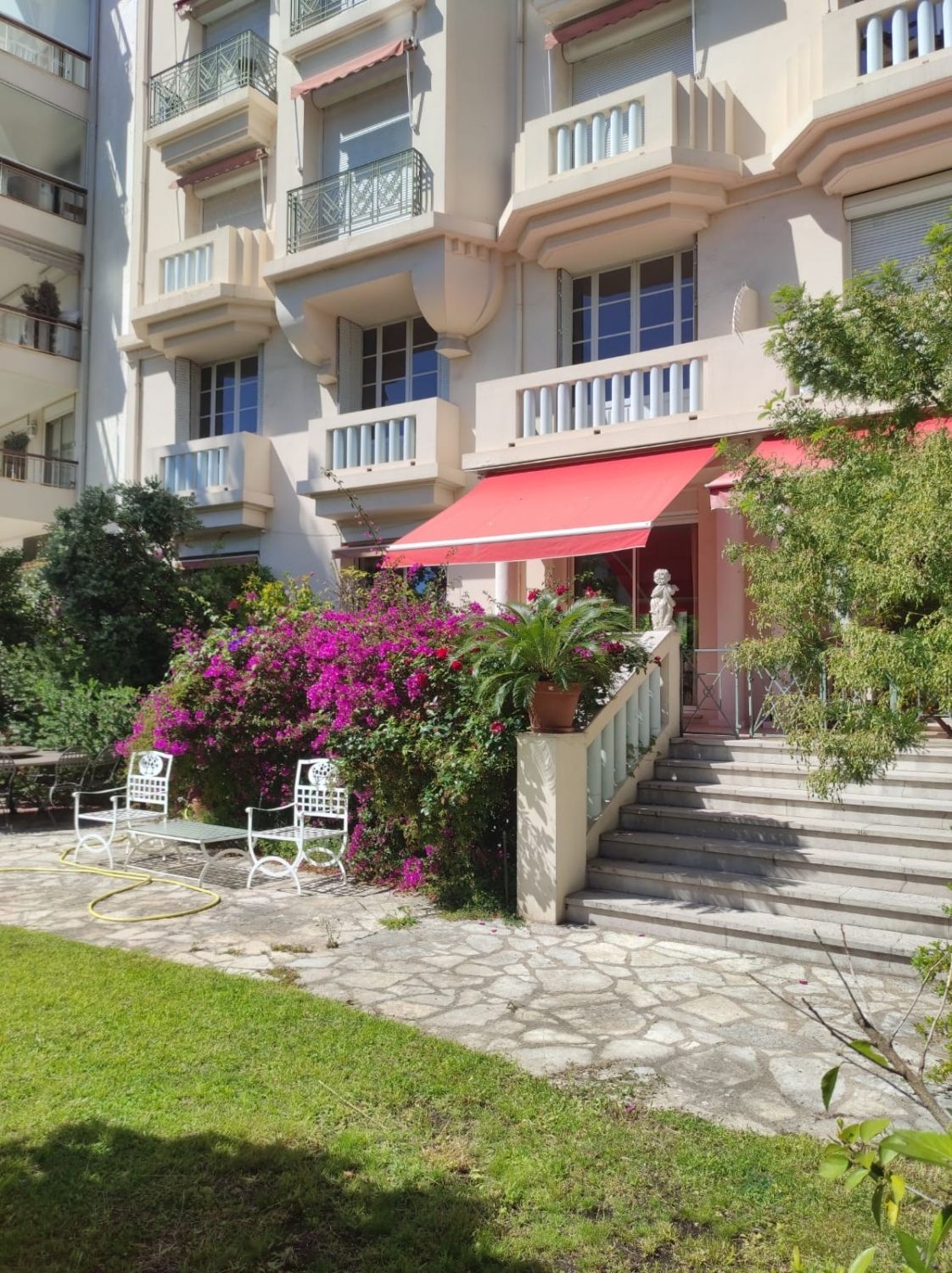 115 m² apartment with terrace and private garden of 1200 m² Cannes hyper center