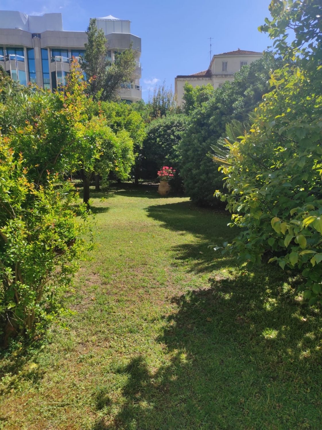115 m² apartment with terrace and private garden of 1200 m² Cannes hyper center