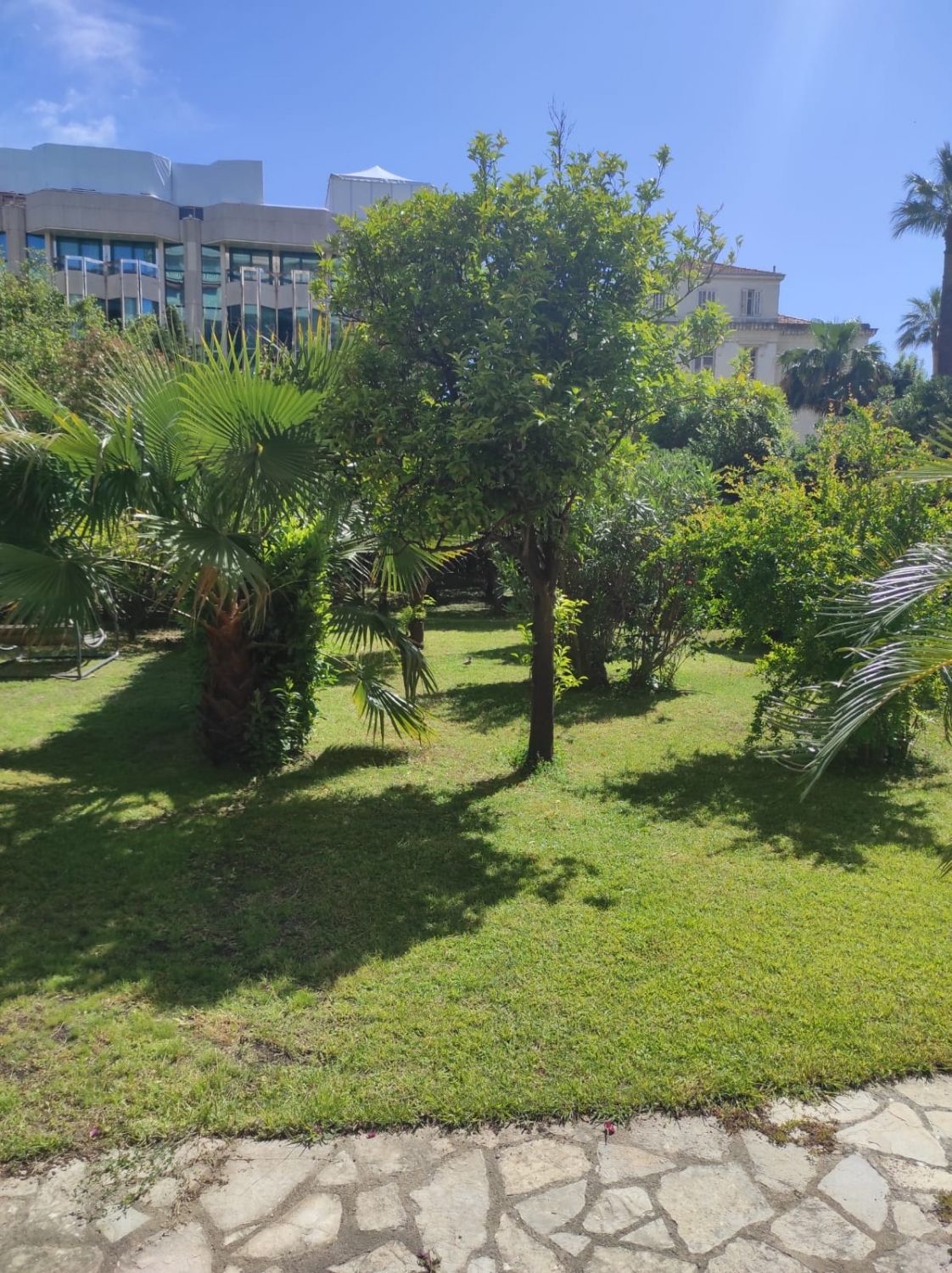115 m² apartment with terrace and private garden of 1200 m² Cannes hyper center