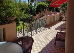 115 m² apartment with terrace and private garden of 1200 m² Cannes hyper center