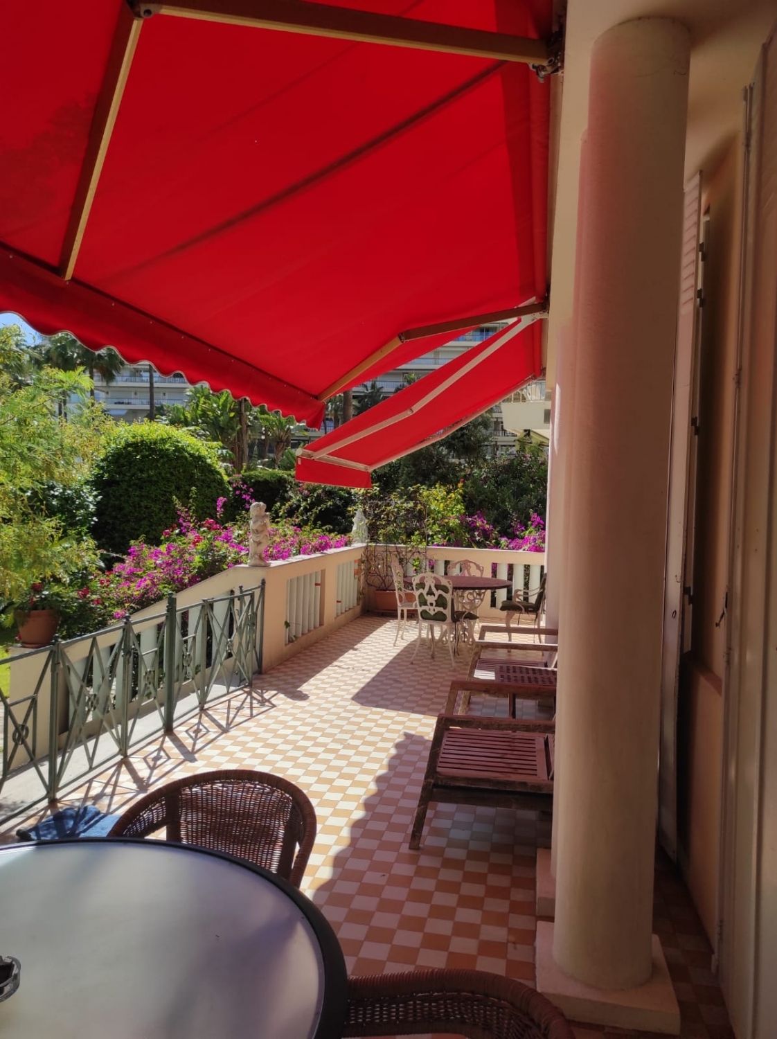 115 m² apartment with terrace and private garden of 1200 m² Cannes hyper center