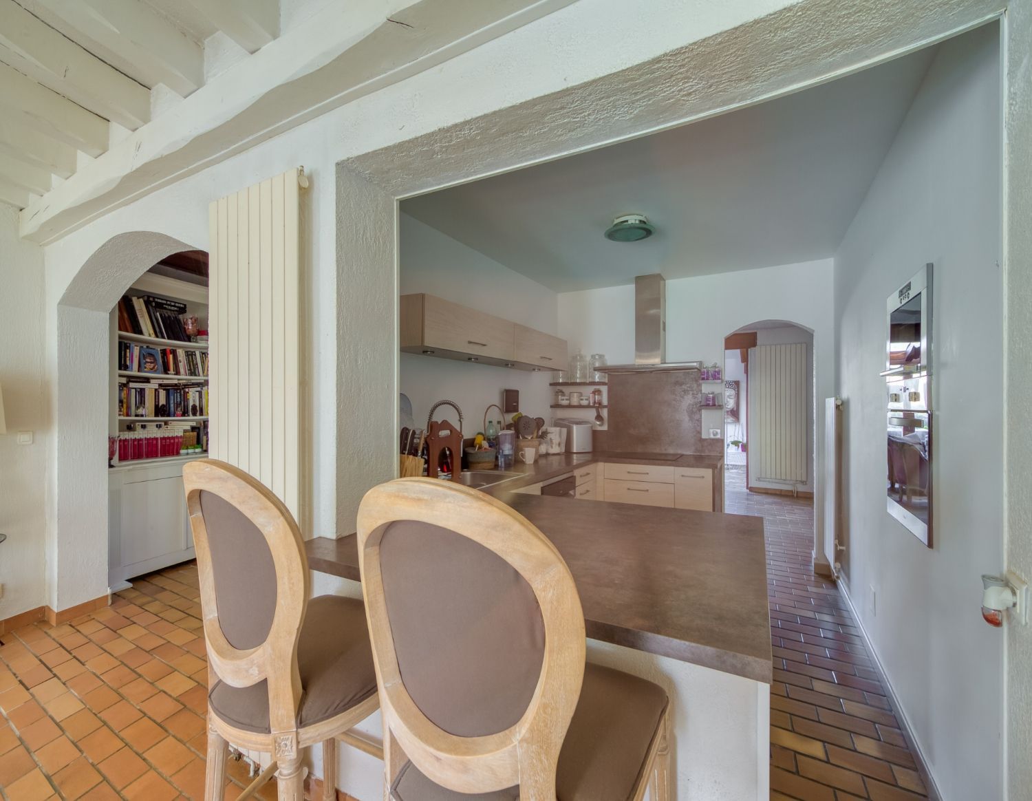 House with swimming pool near Paris