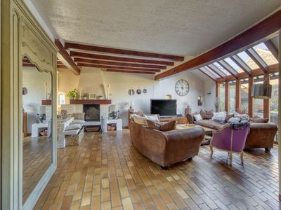 House with swimming pool near Paris