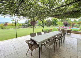 Quiet house with swimming pool