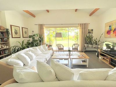 Quiet house with swimming pool