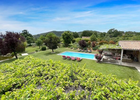 Quiet house with swimming pool