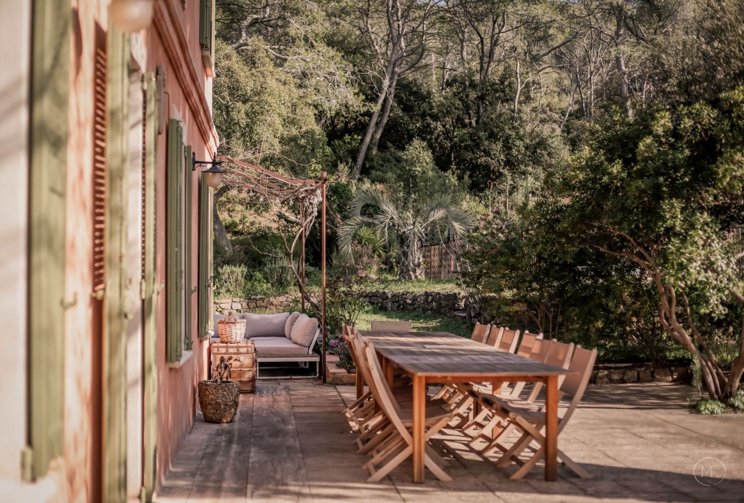 Provençal country house with swimming pool and olive grove