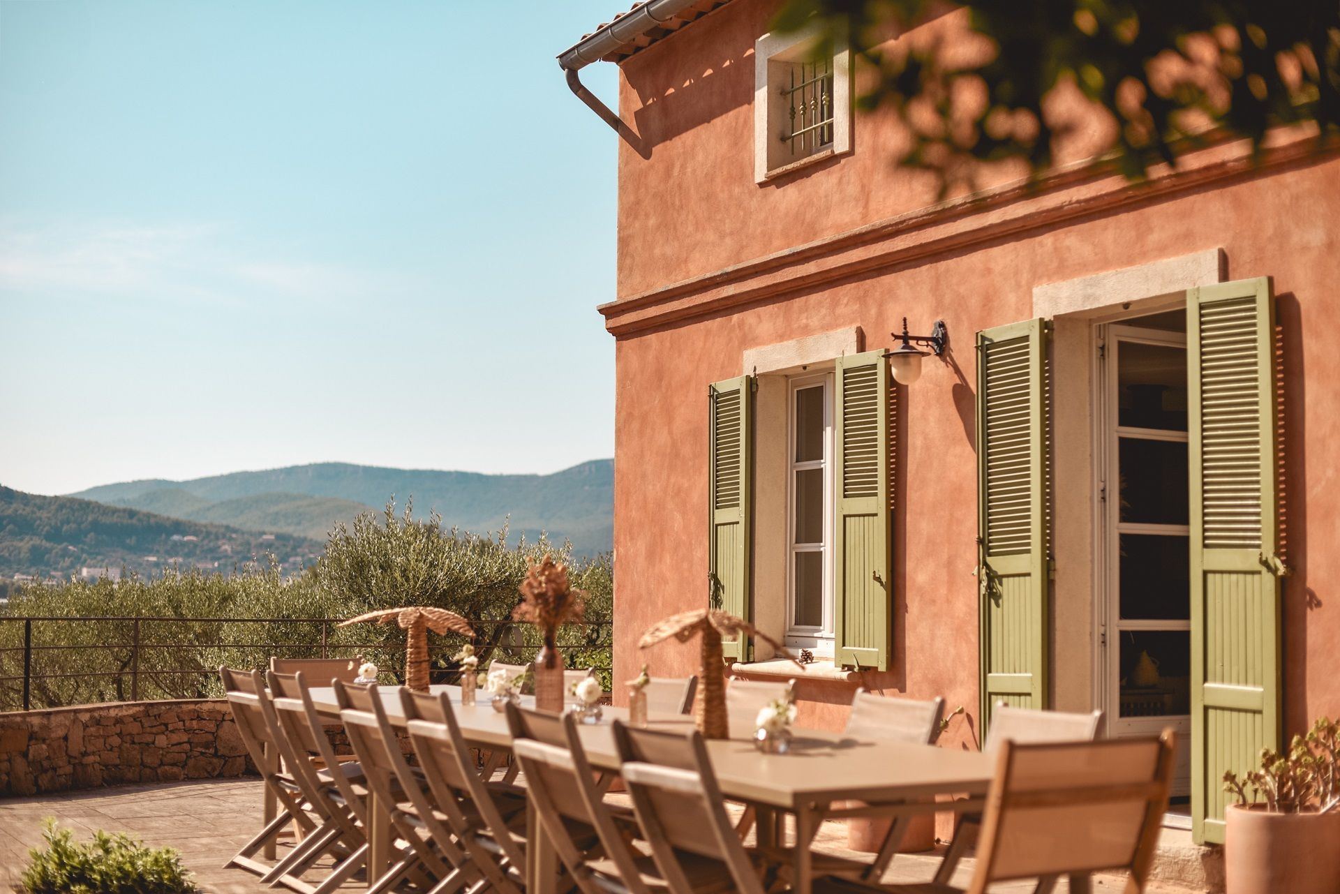 Provençal country house with swimming pool and olive grove