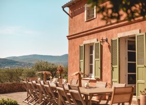 Provençal country house with swimming pool and olive grove