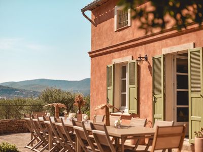 Provençal country house with swimming pool and olive grove