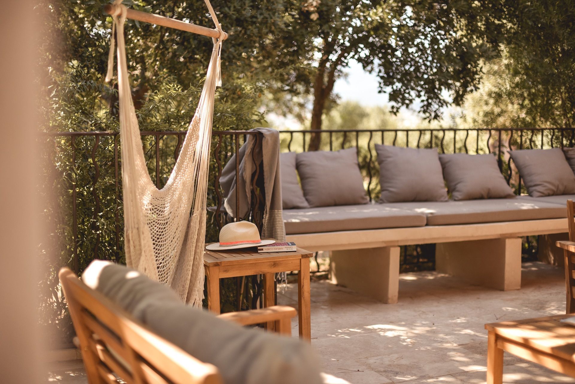 Provençal country house with swimming pool and olive grove