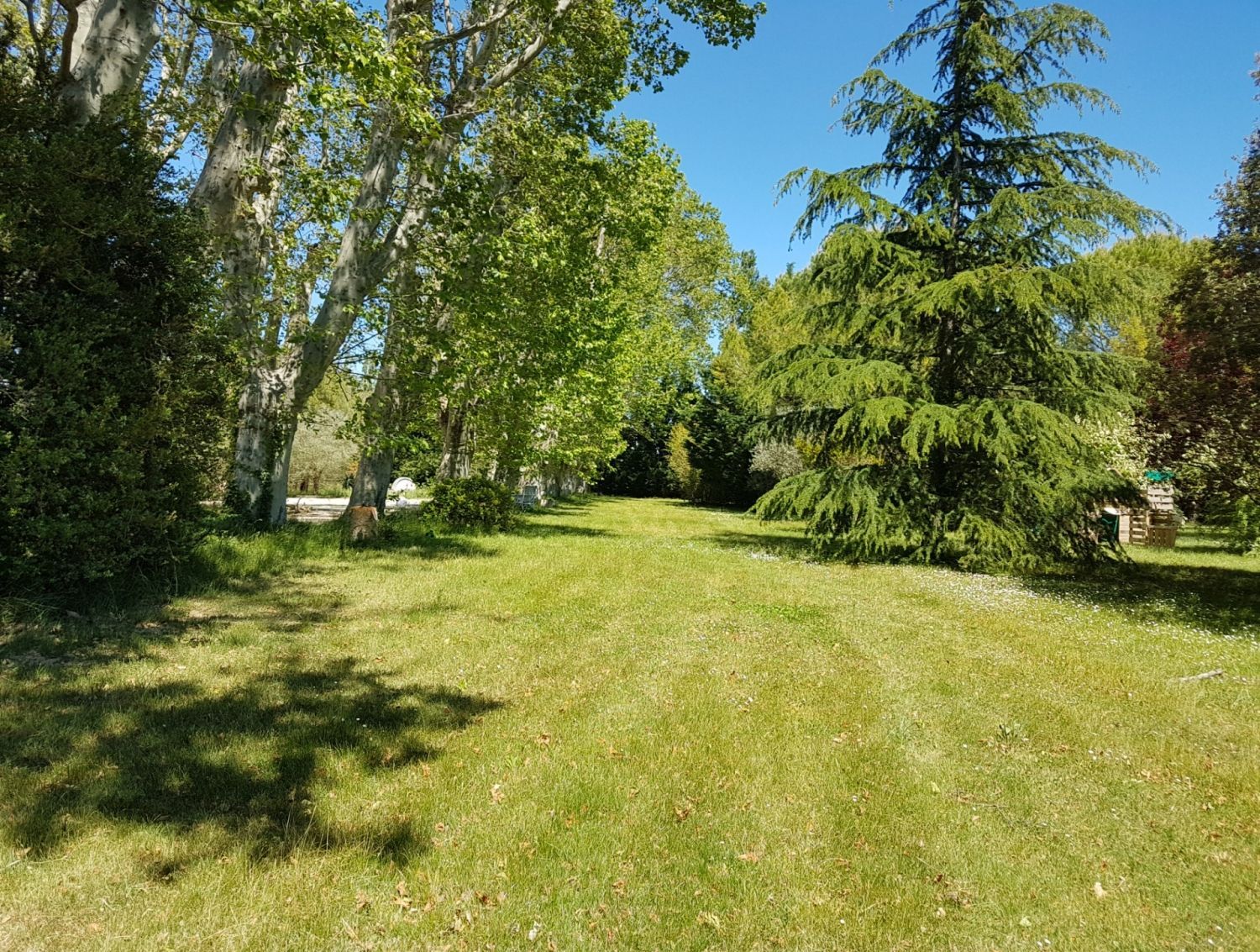 Bastide with swimming pool and large park
