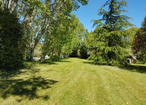 Bastide with swimming pool and large park