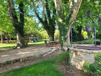 Bastide with swimming pool and large park
