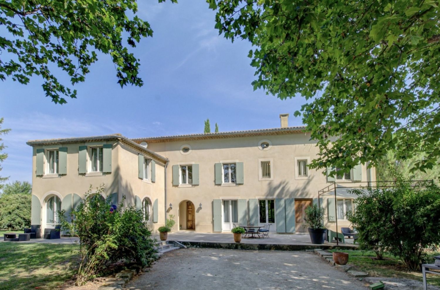 Bastide with swimming pool and large park