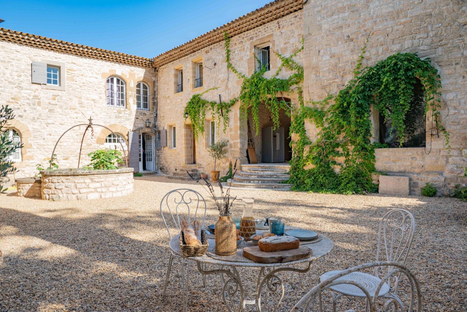 Prieuré médiéval en Provence