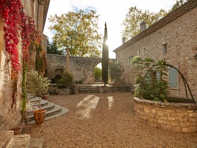 Prieuré médiéval en Provence