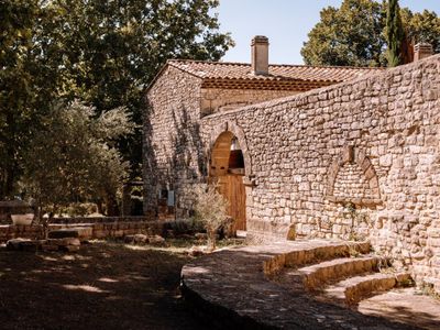 Prieuré médiéval en Provence