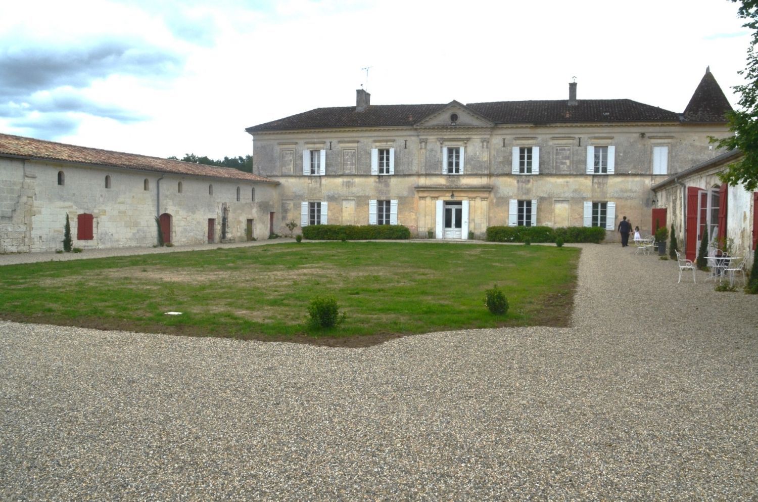 Magnificent estate with large land