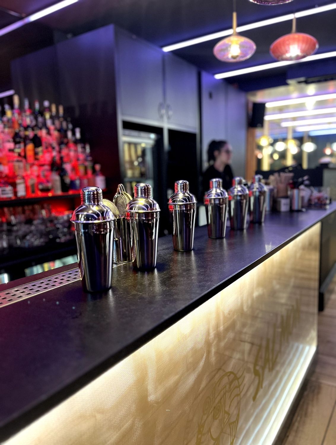 Cocktail bar restaurant