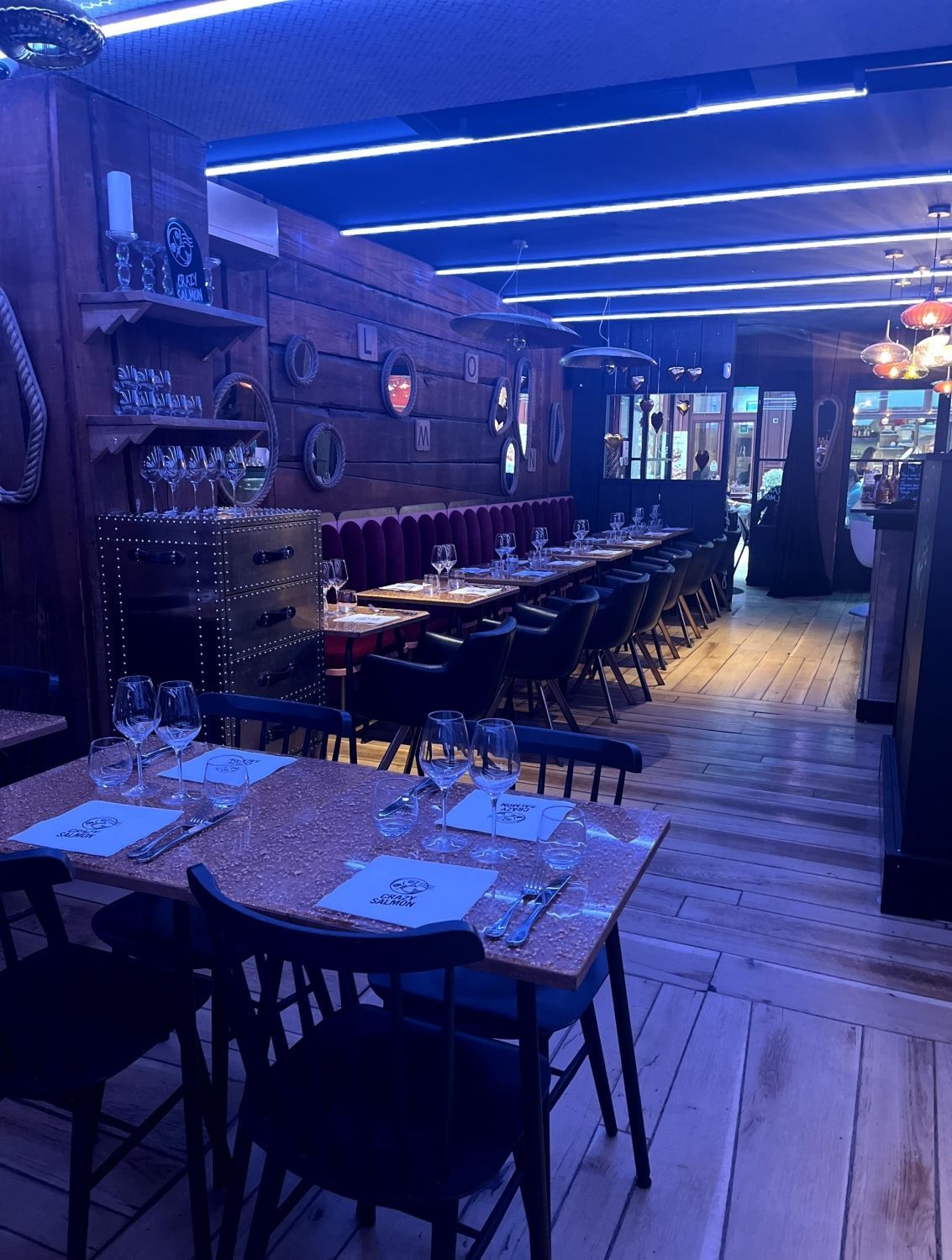 Cocktail bar restaurant