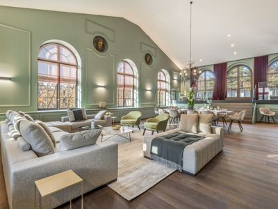 100 m² room on a private island surrounded by greenery