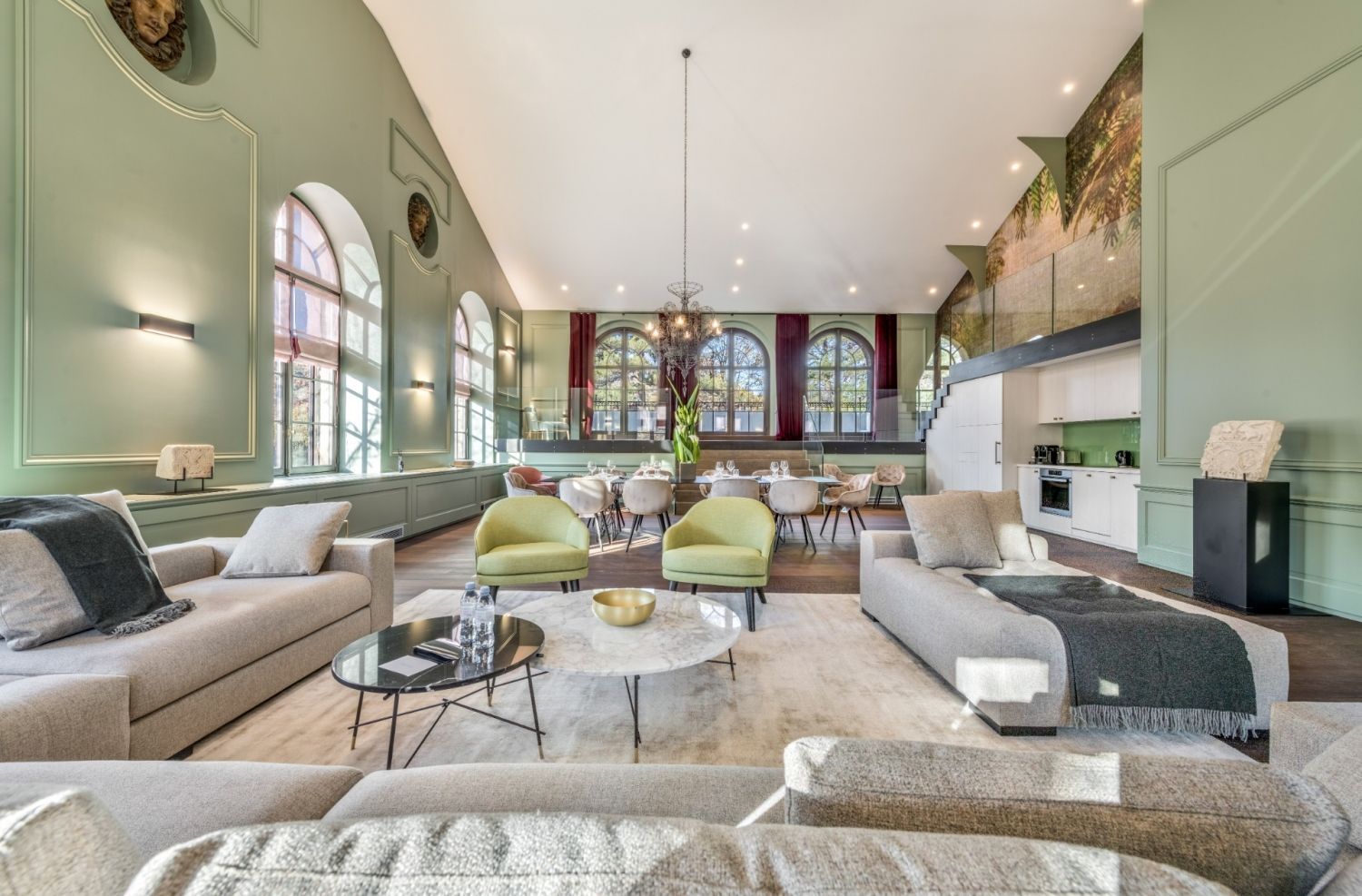 100 m² room on a private island surrounded by greenery