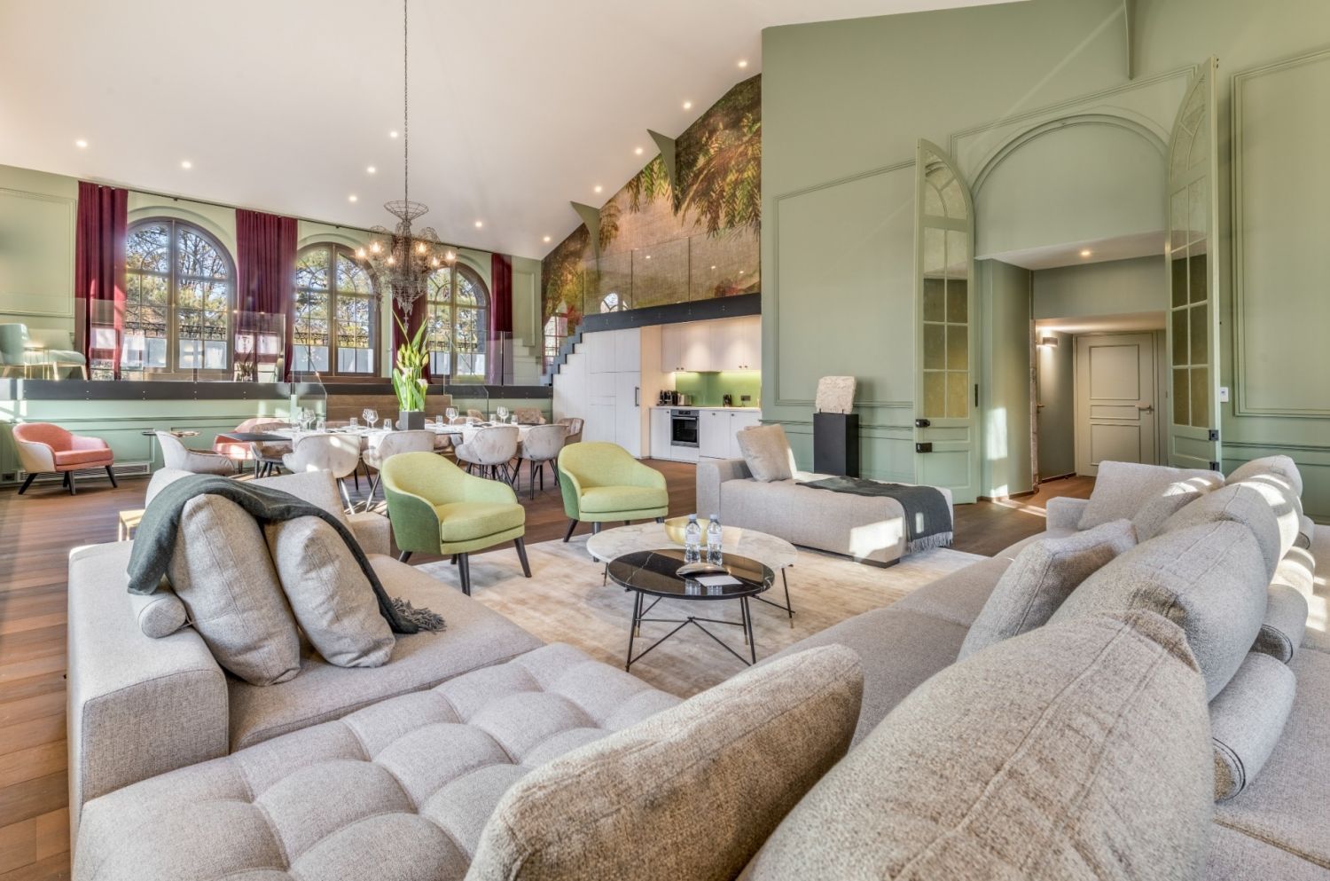 100 m² room on a private island surrounded by greenery