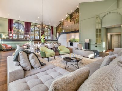 100 m² room on a private island surrounded by greenery