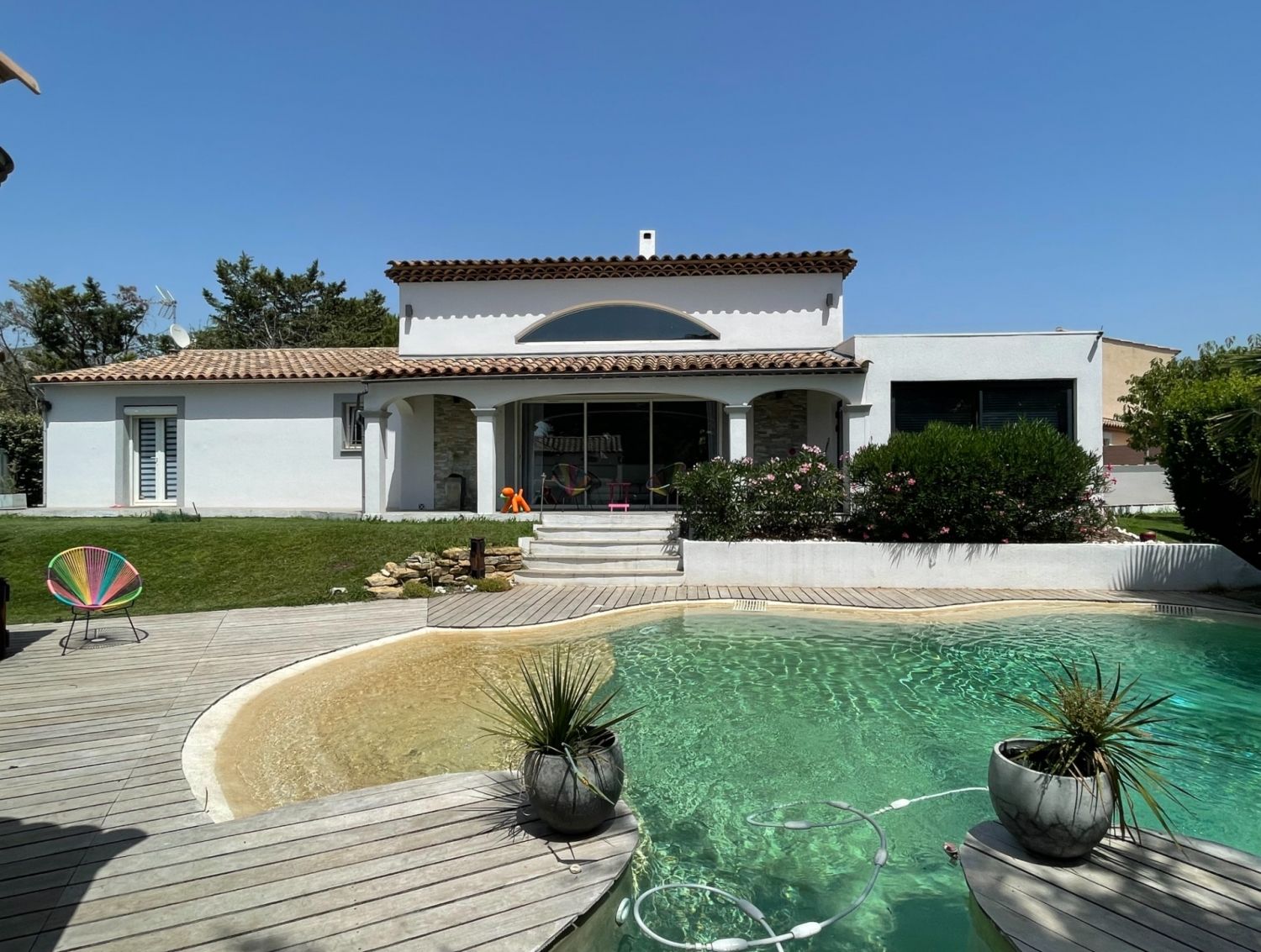 Swimming pool, Jacuzzi, Pool house at the foot of the Pagnol hills