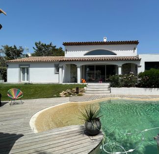 Swimming pool, Jacuzzi, Pool house at the foot of the Pagnol hills