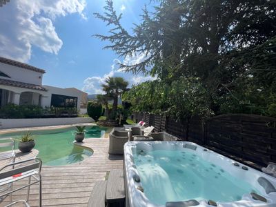 Swimming pool, Jacuzzi, Pool house at the foot of the Pagnol hills